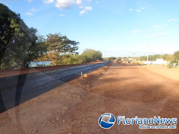 Trecho da Avenida Beira-Rio recebe pavimentação asfáltica.(Imagem:FlorianoNews)