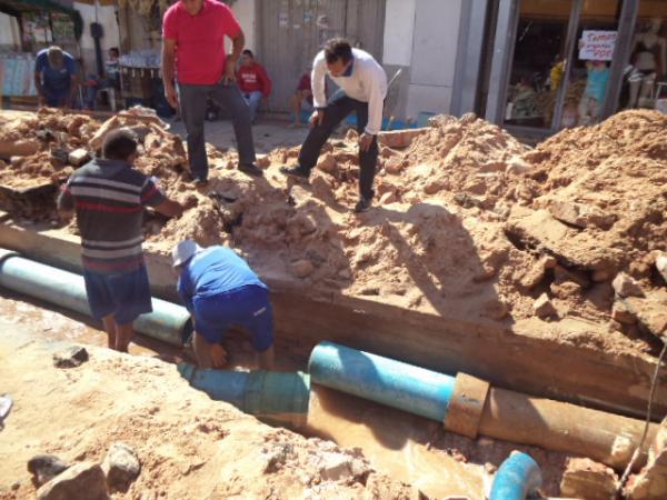 Atraso em reparo de tubulação deixa população de Floriano sem água por dois dias.(Imagem:FlorianoNews)