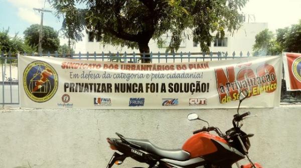 Servidores da Eletrobras Floriano fazem ato de protesto contra realização de AGE.(Imagem:FlorianoNews)
