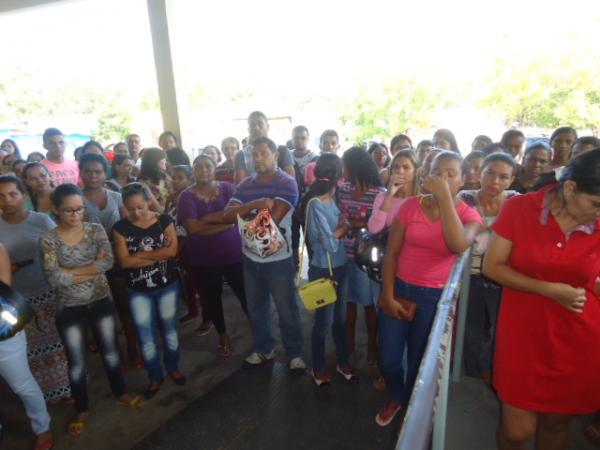 Primeiro dia de greve dos técnicos administrativos da UESPI é marcado por filas em Floriano.(Imagem:FlorianoNews)