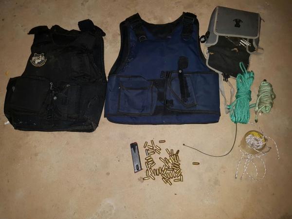  Coletes, munições e armas foram apreendidos com a quadrilha.(Imagem: Divulgação/PM-PI)