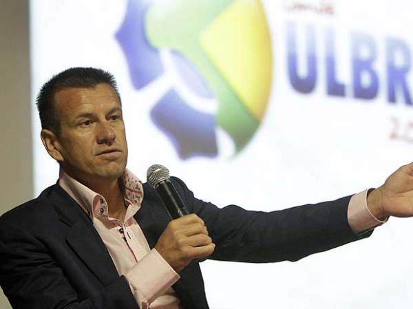 Dunga deu palestra em Canoas e respondeu a perguntas(Imagem:Terra)