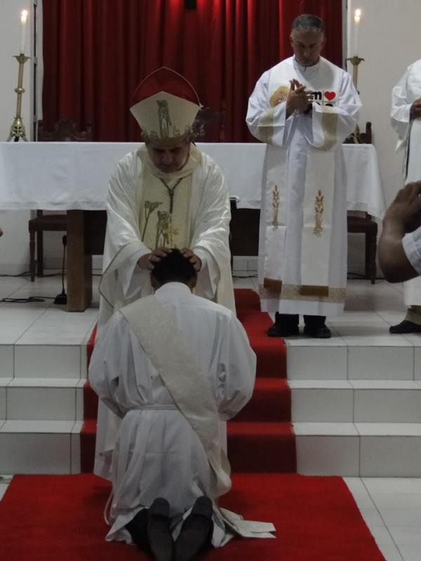 Diácono Ailton Damasceno foi ordenado sacerdote em Floriano.(Imagem:Daniel Gutembergue)