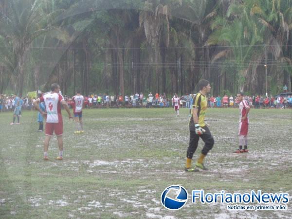 Riachinho fica com titulo do campeonato debaixo de muita chuva e confusão.(Imagem:FlorianoNews)