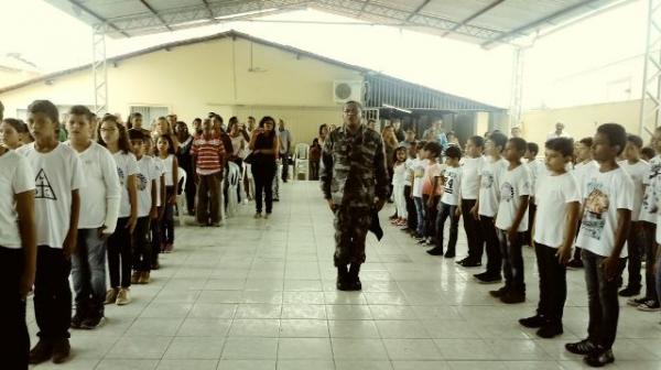 Polícia Militar realiza aula inaugural do Pelotão Combatentes Mirins em Floriano.(Imagem:FlorianoNews)