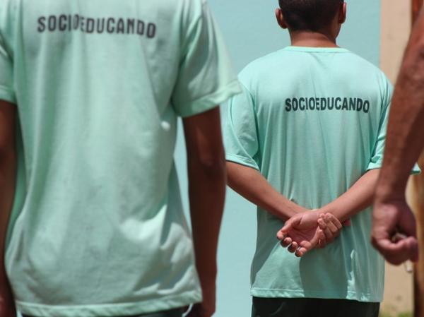 Adolescentes dividem a rotina com mais 120 internos recolhidos na instituição.(Imagem:Fernando Brito/G1)