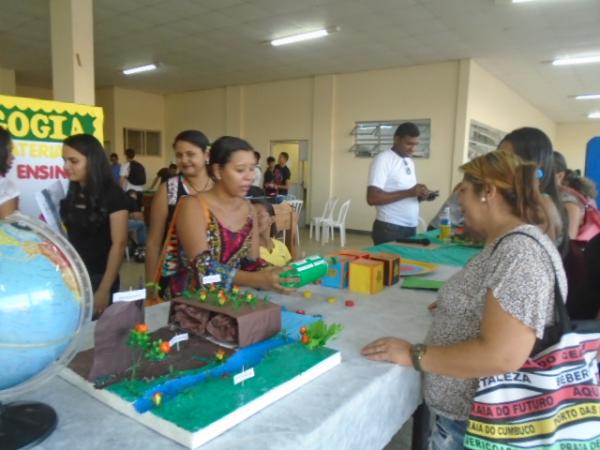 Acadêmicos da UFPI apresentam mostra sobre ensino da geografia.(Imagem:FlorianoNews)