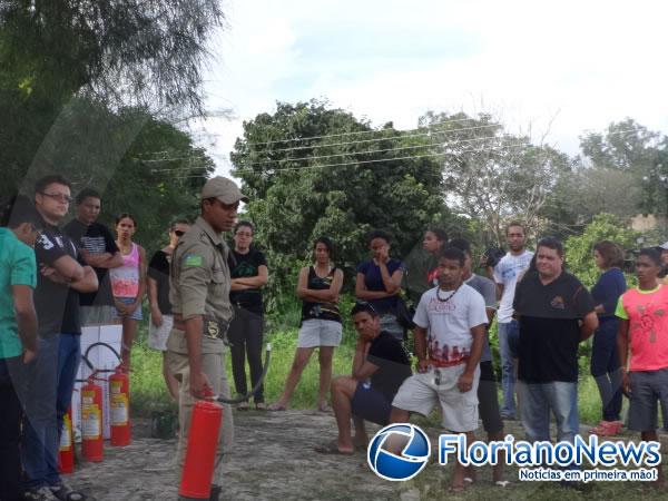 Bombeiros realizaram treinamento com equipe técnica e elenco da Paixão de Cristo.(Imagem:FlorianoNews)