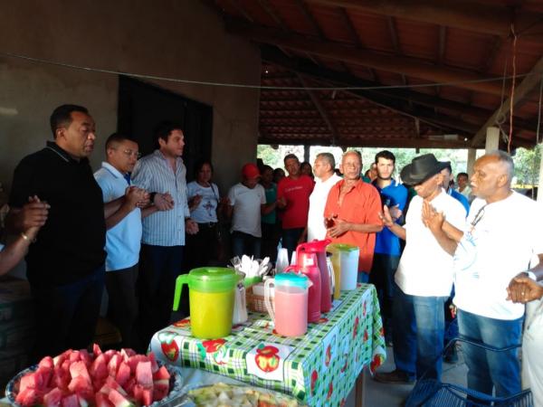 Alvorada, café da manhã e missa abrem festejo de Bom Jesus da Lapa na localidade Tabuleiro do Mato.(Imagem:FlorianoNews)