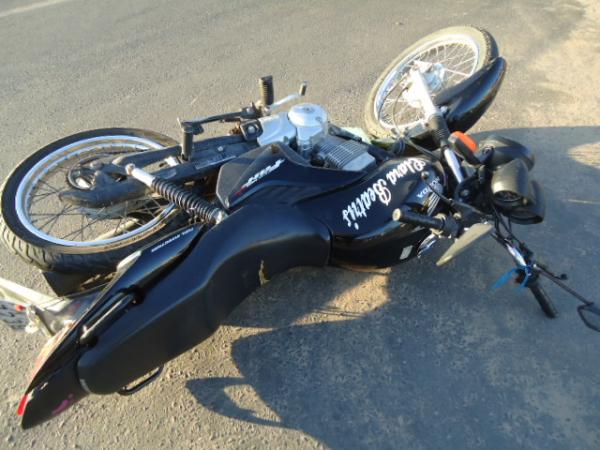 Carro bate em traseira de moto na BR-343 em Floriano.(Imagem:FlorianoNews)