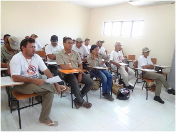 Floriano recebe fardamentos dos Agentes de Endemias.(Imagem:FlorianoNews)