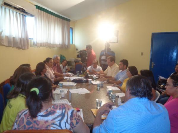 Reunião debate plano de cargos e salários de professores florianenses.(Imagem:FlorianoNews)