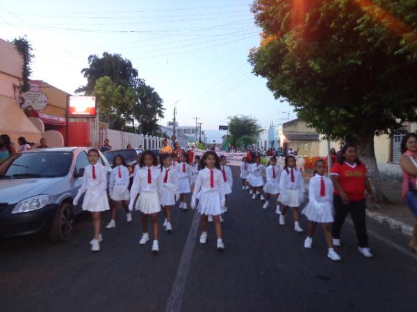 Beleza e patriotismo marcam desfile de 7 de setembro em Floriano.(Imagem:FlorianoNews)