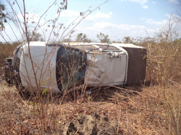 Capotamento deixa uma vítima fatal na BR 343 em Floriano.(Imagem:FlorianoNews)