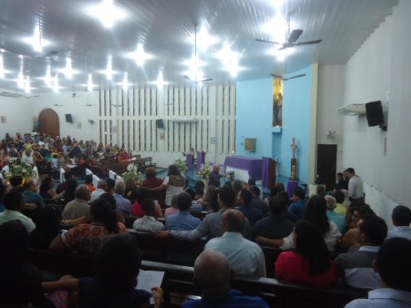 Formandos da turma de Direito da FAESF participam de missa em ação de graças.(Imagem:FlorianoNews)