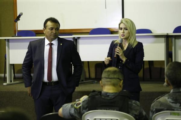 Secretário de Segurança, Fábio Abreu, e delegada Anamelka Cadena.(Imagem:Divulgação/SSP-PI)