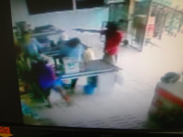 Supermercado é assaltado no bairro Catumbi.(Imagem:FlorianoNews)