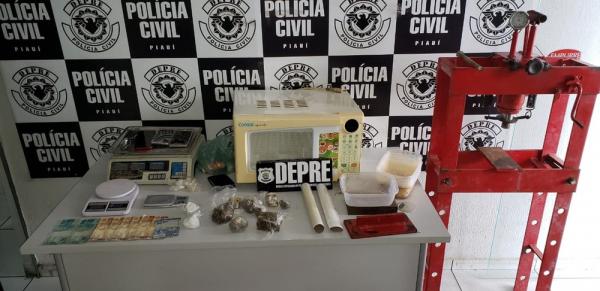 Material apreendido na casa na Zona Sul de Teresina onde foram cumpridos os mandados de busca e apreensão(Imagem:Divulgação/ Depre)