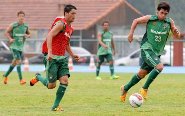 Thiago Neves marcou um belo gol no coletivo nesta segunda-feira.(Imagem: Dhavid Normando/Photocamera)