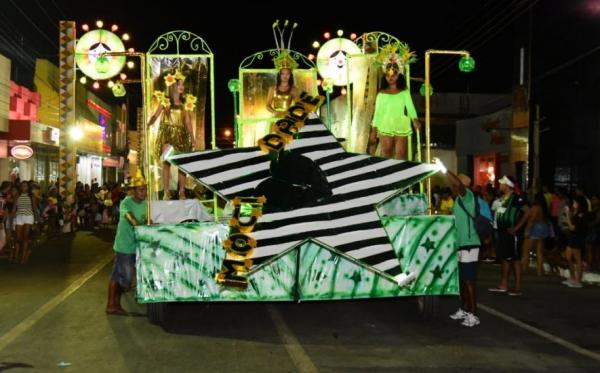 Carnaval encerra com desfile das Escolas de Samba e festa no Cais, em Floriano.(Imagem:Secom)