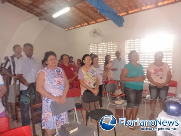 Famílias florianenses trocam folia por retiros espirituais.(Imagem:FlorianoNews)