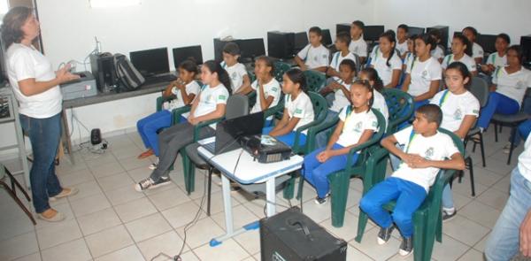 Alunos da Escola Antonio Nivaldo participam de palestra sobre Meio Ambiente.(Imagem:Waldemir Miranda)