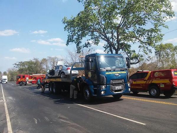 Acidente entre Hillux e Voyage deixa três mortos em Caxias.(Imagem:PRF)
