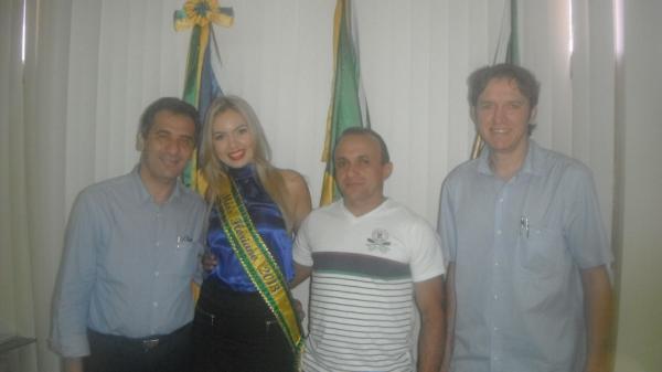 Prefeito Gilberto Júnior recebeu a visita da Miss Floriano.(Imagem:FlorianoNews)