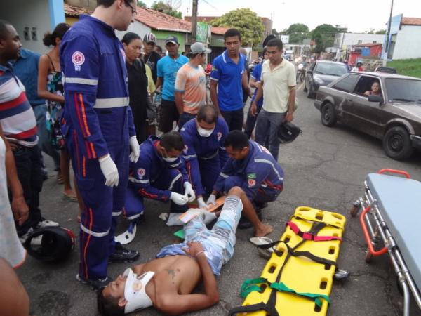 Acidente envolvendo carro e moto na Av. Bucar Neto. (Imagem:FlorianoNews)