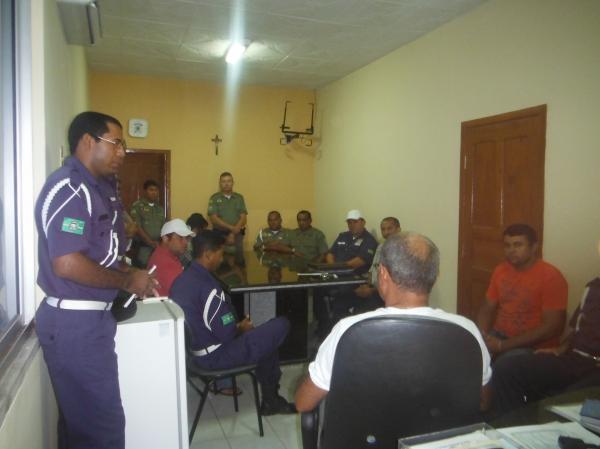 Polícia Militar e SUTRAN se reuniram para tratar a segurança no trânsito em Floriano.(Imagem:FlorianoNews)