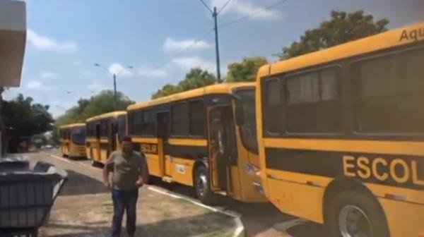 Prefeitura recebeu ônibus novos, que ainda vão ser liberados para circular em Miguel Alves. (Imagem:Divulgação)