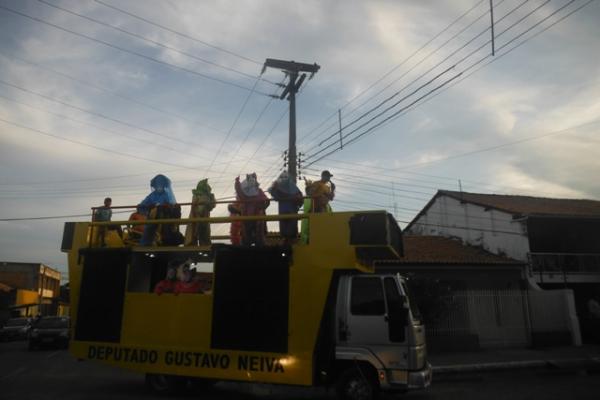 Bloco Chanas Cheirosas esbanjou alegria pelas ruas de Floriano.(Imagem:FlorianoNews)