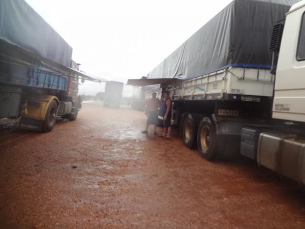 Caminhoneiros reclamam do desconforto de Atacado em Barão de Grajaú.(Imagem:FlorianoNews)