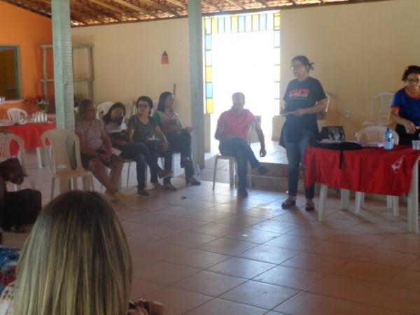 Floriano sedia encontro de lideranças sindicais da educação.(Imagem:FlorianoNews)