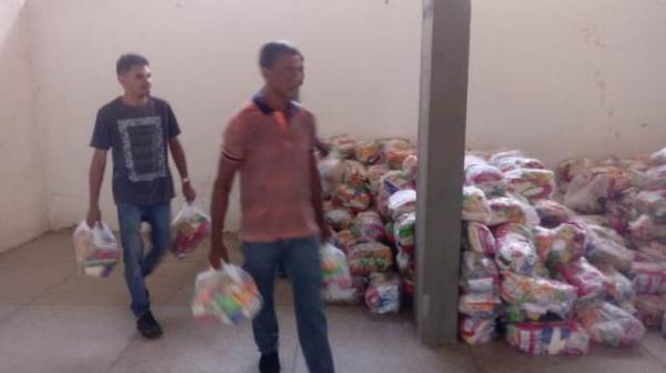 Prefeitura de Floriano promove a entrega de 3.500 cestas básicas.(Imagem:FlorianoNews)