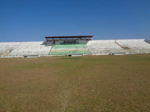 Gramado do Estádio Tiberão(Imagem:FlorianoNews)