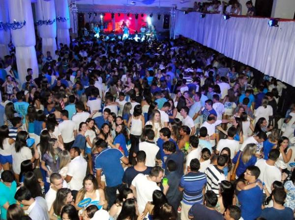 Baile temático costumam ficar lotado de foliões.(Imagem:Catarina Costa/G1)