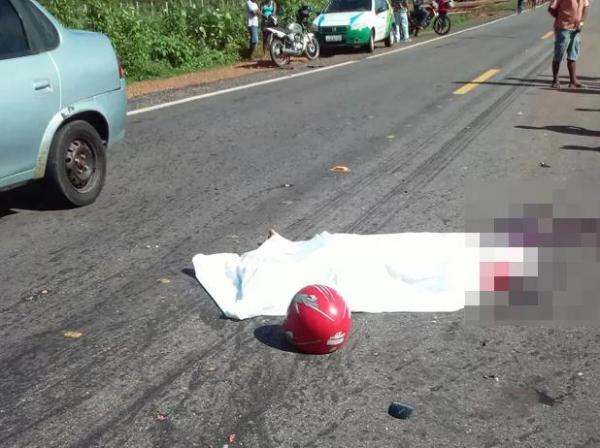 Mulher morreu no local do acidente.(Imagem:Divulgação/PM)