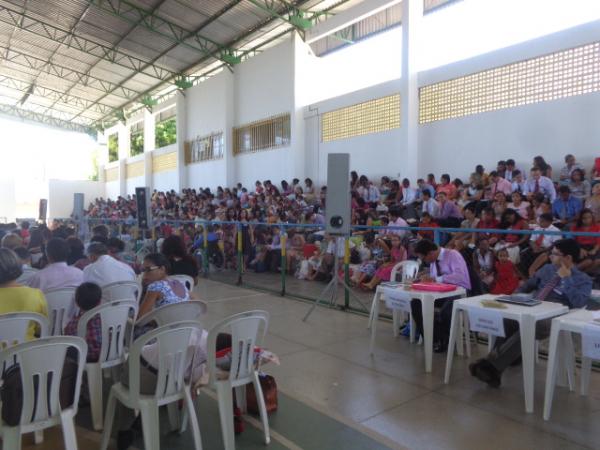 O evento teve a participação de um grande número de fieis.(Imagem:FlorianoNews)