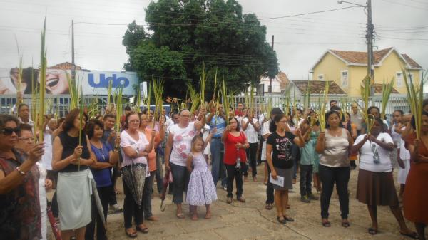 Fiéis da paróquia São Pedro de Alcântara.(Imagem:FlorianoNews)