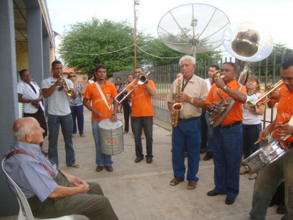 Banda de Música da PM e do Municipio tocando para o Frei(Imagem:redação)