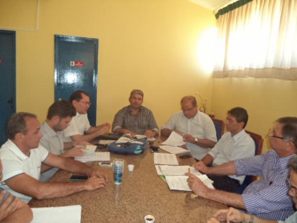 Negociação entre Comissão de saúde e Prefeitura de Floriano garante benefícios para servidores.(Imagem:FlorianoNews)