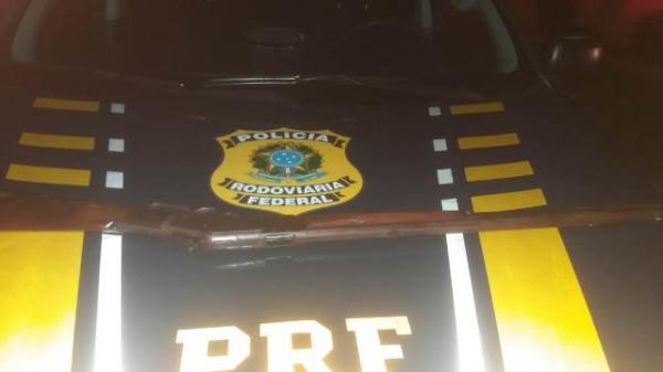 PRF recupera veículo roubado com arma longa em seu interior em Floriano.(Imagem:PRF )
