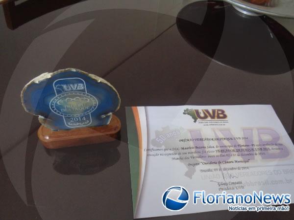 Vice-Presidente da UVB, Maurício Bezerra, toma possa e recebe Prêmio Vereador Destaque. (Imagem:FlorianoNews)