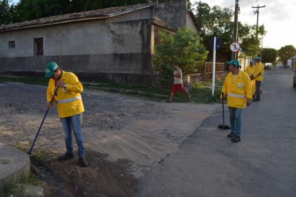 Garis ganham uniformes adequados para o trabalho.(Imagem:Secom)