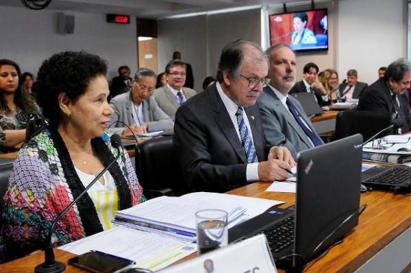 Regina Sousa diz que reforma trabalhista tenta enfraquecer sindicatos.(Imagem:Cidadeverde.com)