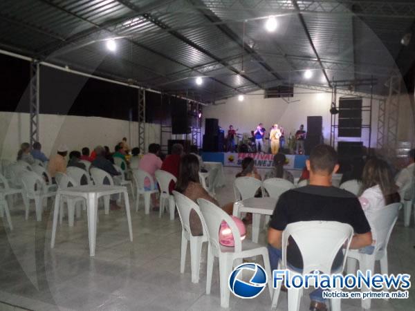 Festival Sertanejo 2015 é realizado pelo Projeto Amarelinho.(Imagem:FlorianoNews)