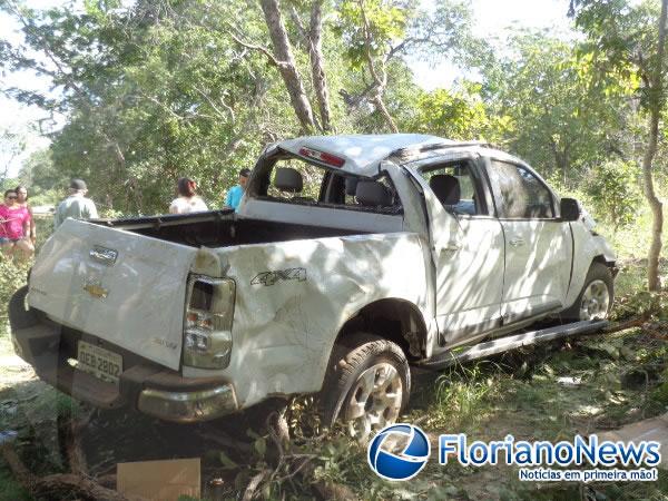 Pneu estoura e motorista bate contra árvores na zona rural de Floriano.(Imagem:FlorianoNews)