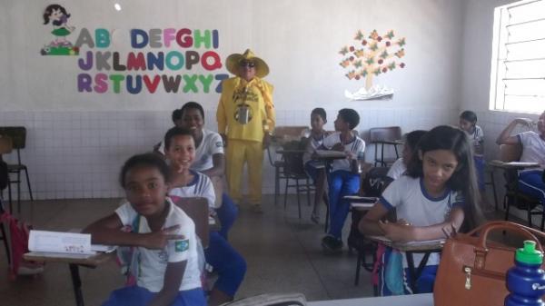 Projeto Amarelinho inicia visitas às escolas de Floriano para o Show do Carrapeta.(Imagem:FlorianoNews)