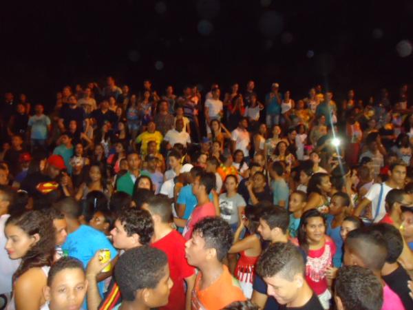 Forró dos Plays faz a diferença na alegria do segundo arrastão no carnaval de Floriano.(Imagem:FlorianoNews)